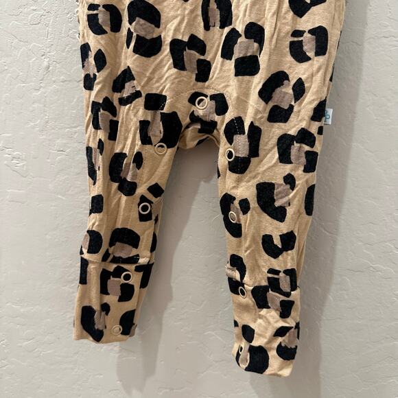 Posh Peanut Sasha Leopard Anomal Print Ruffle Romper - Picture 4 of 7